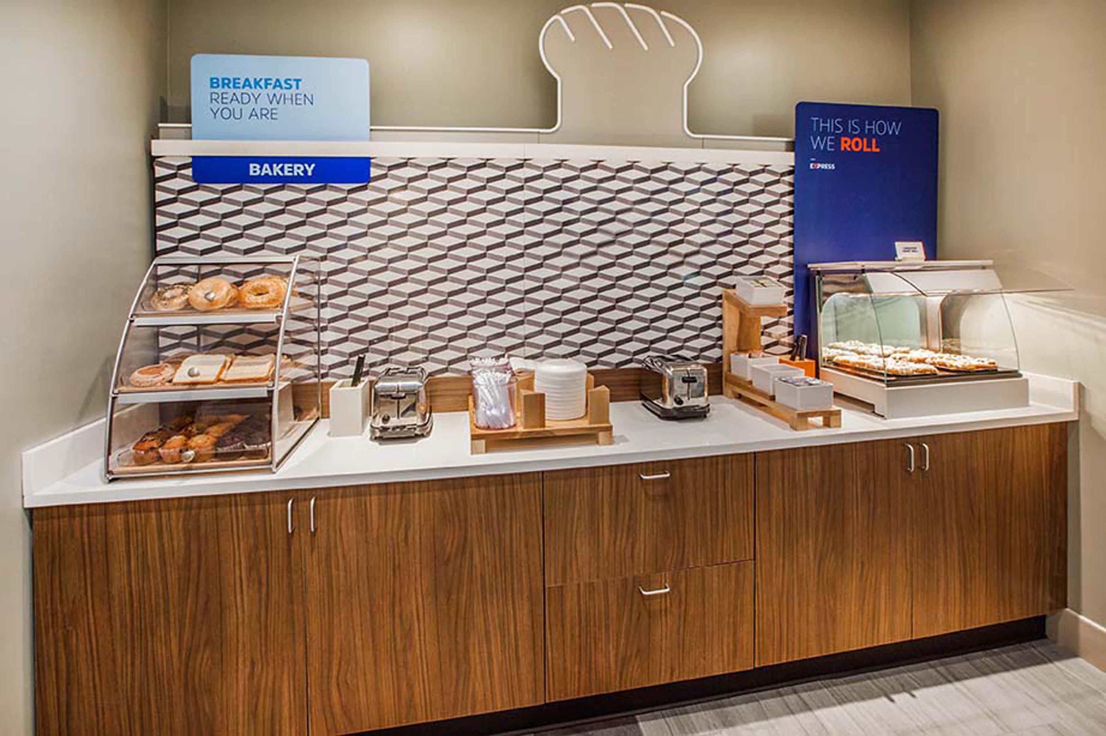 Holiday Inn Express & Suites Charleston Dwtn -Westedge By Ihg Bagian luar foto