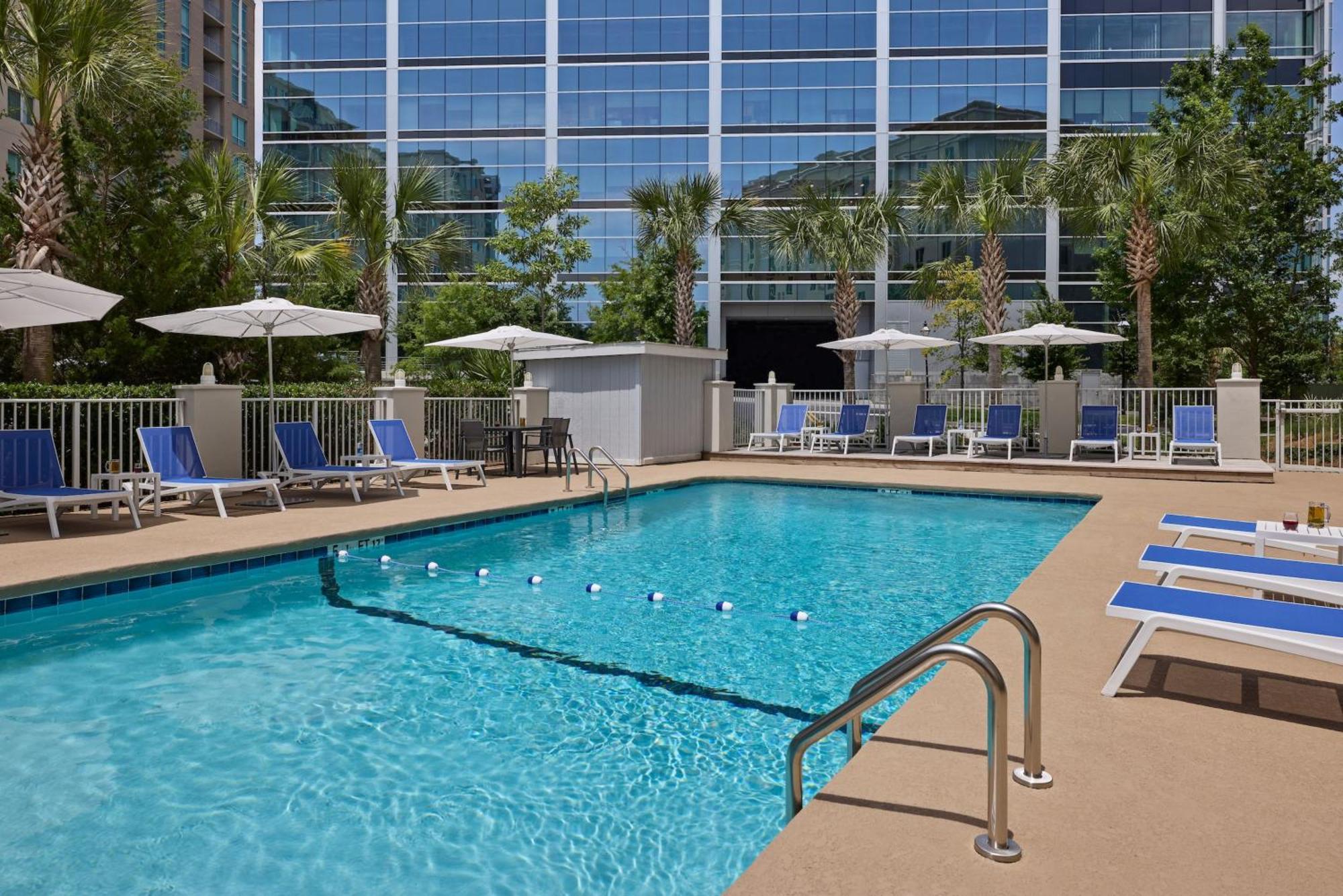 Holiday Inn Express & Suites Charleston Dwtn -Westedge By Ihg Bagian luar foto