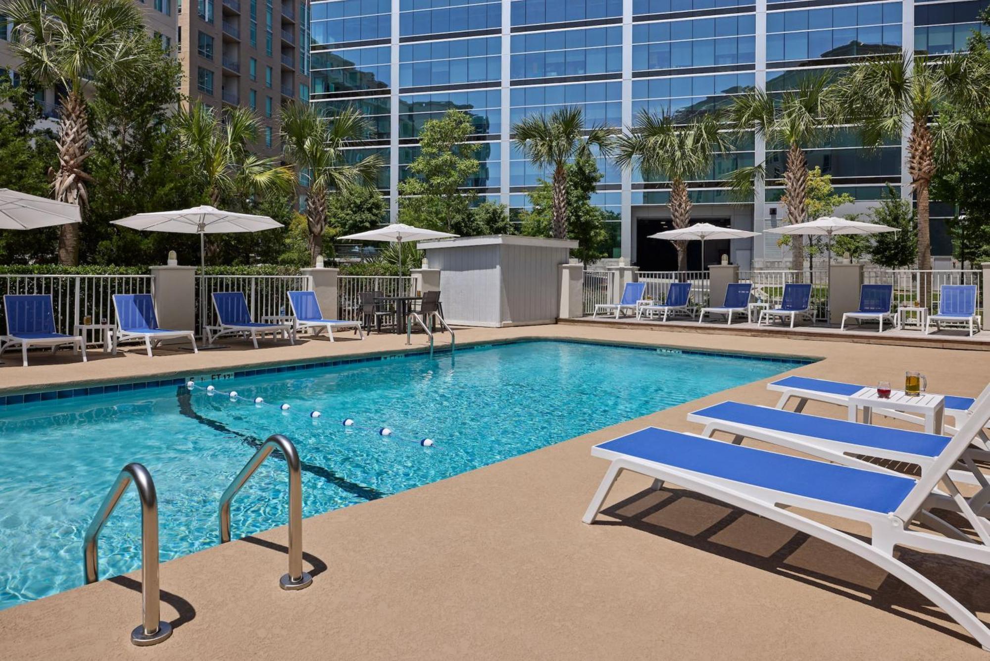 Holiday Inn Express & Suites Charleston Dwtn -Westedge By Ihg Bagian luar foto