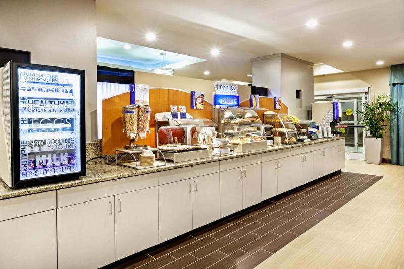 Holiday Inn Express & Suites Charleston Dwtn -Westedge By Ihg Bagian luar foto